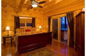 Riverview Lodge | Cabin Rentals of Georgia | Main Level Master King Suite