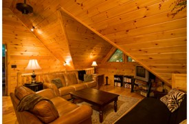 Riverview Lodge | Cabin Rentals of Georgia | Loft Sitting Area