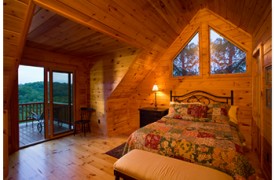 Riverview Lodge | Cabin Rentals of Georgia | Upper Level Queen Suite