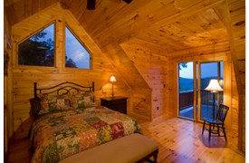 Riverview Lodge | Cabin Rentals of Georgia | Second Upper Queen Suite