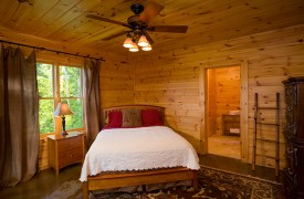 Riverview Lodge | Cabin Rentals of Georgia | Terrace Level Queen Suite